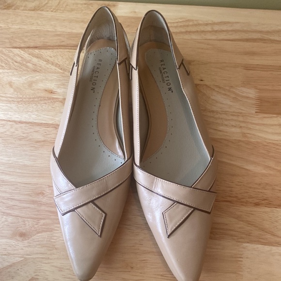 Kenneth Cole Kitten Heel Pointy Toe Leather Heel Shoes - Picture 11 of 11